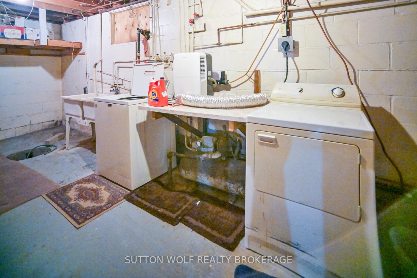 Photo 32 of 566 Head Street N, Strathroy-Caradoc, NE — HOMEH