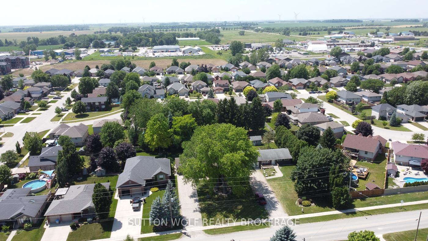 Photo 40 of 566 Head Street N, Strathroy-Caradoc, NE — HOMEH