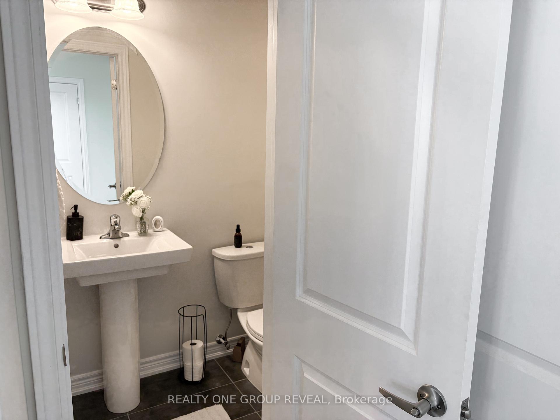 Photo 9 of 29 Icemaker Way, Whitby, Rural Whitby — HOMEH
