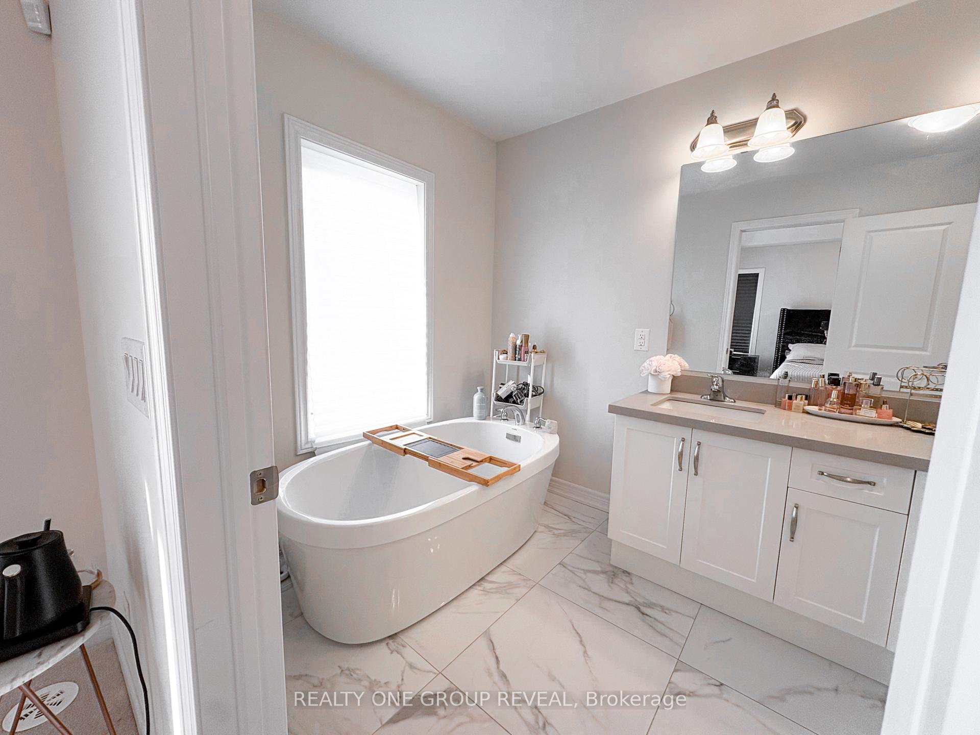 Photo 18 of 29 Icemaker Way, Whitby, Rural Whitby — HOMEH