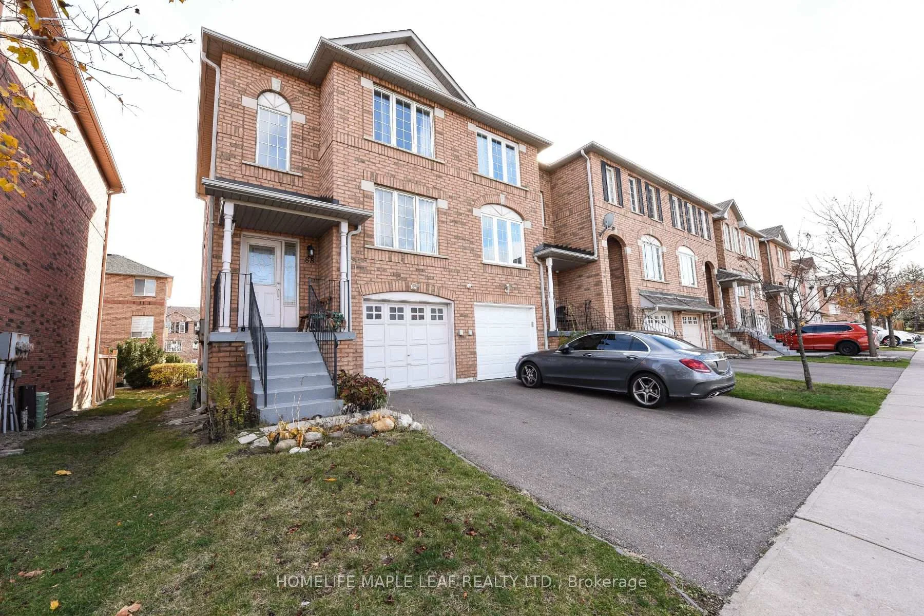 Photo 2 of Unit 88, 2 Clay Brick Court E, Brampton, Brampton North — HOMEH