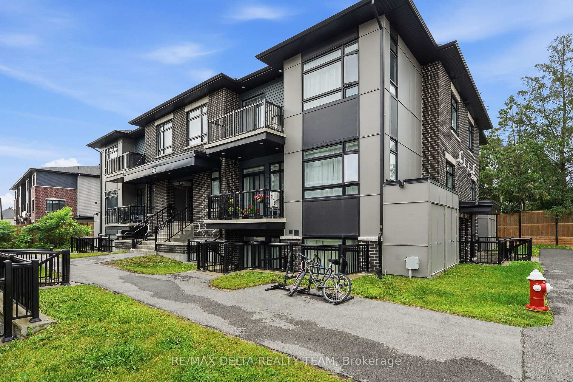 Photo 1 of Unit B, 400 Rolling Meadow Crescent, Ottawa, Mer Bleue/Bradley Estates/Anderson Park — HOMEH