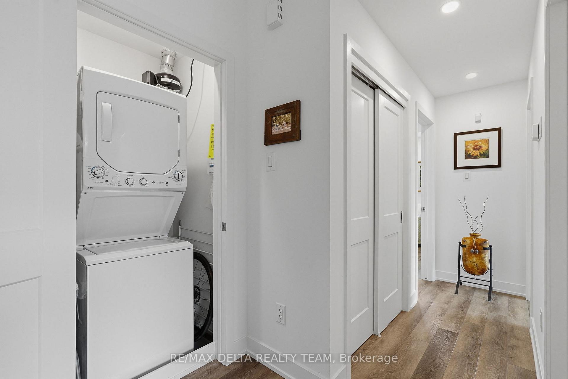 Photo 15 of Unit B, 400 Rolling Meadow Crescent, Ottawa, Mer Bleue/Bradley Estates/Anderson Park — HOMEH