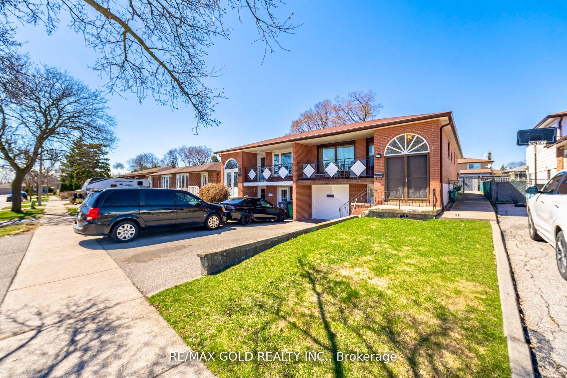 Photo 2 of 877 Consort Crescent, Mississauga, Erindale — HOMEH