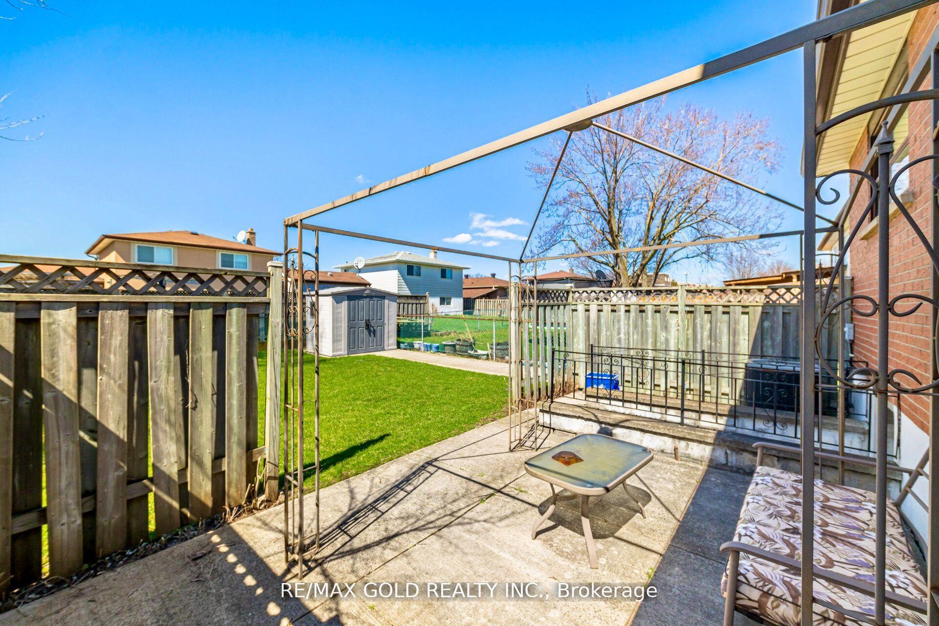 Photo 33 of 877 Consort Crescent, Mississauga, Erindale — HOMEH