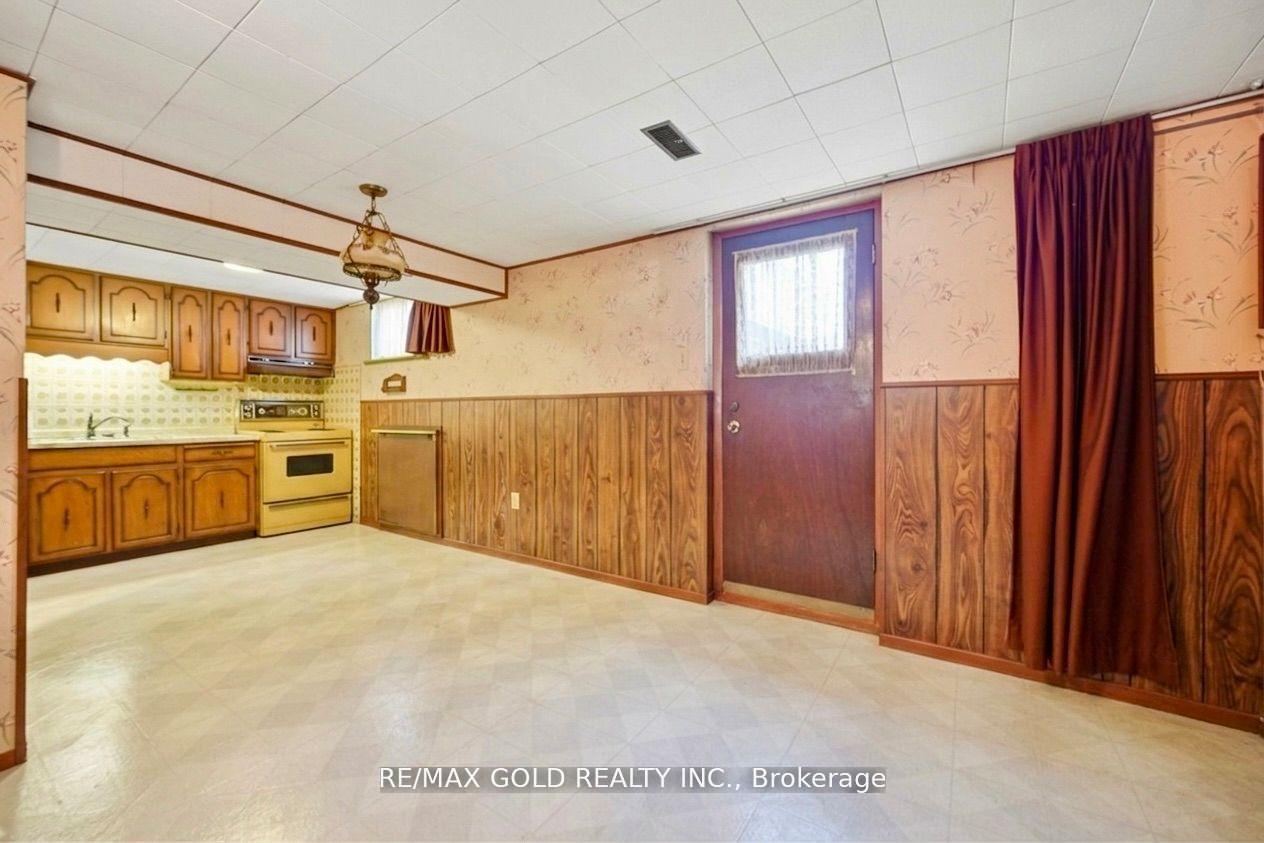 Photo 37 of 877 Consort Crescent, Mississauga, Erindale — HOMEH