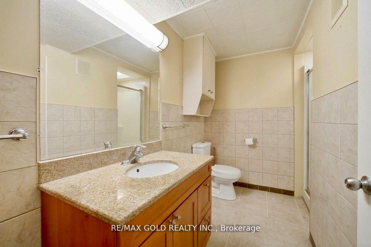 Photo 40 of 877 Consort Crescent, Mississauga, Erindale — HOMEH