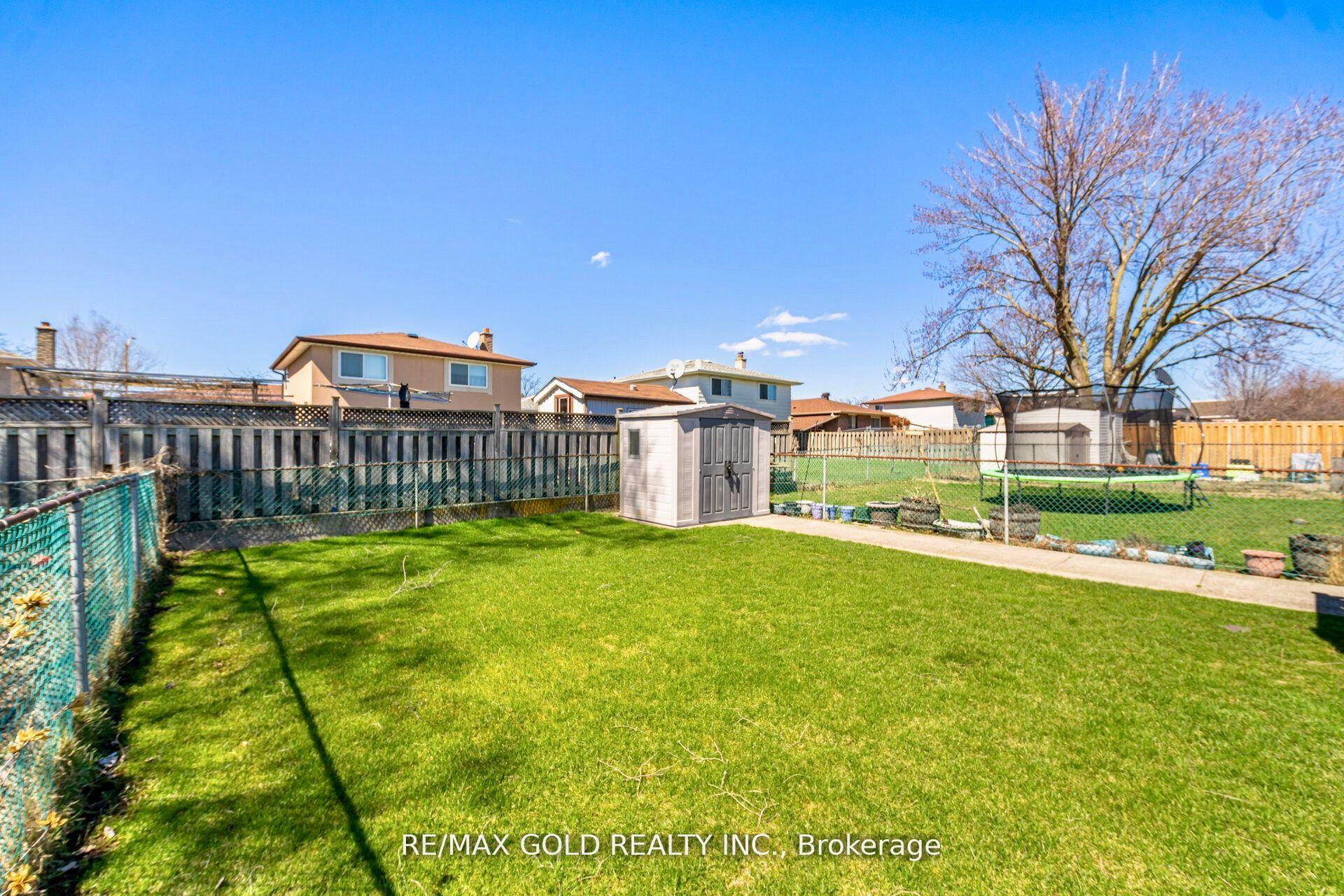 Photo 43 of 877 Consort Crescent, Mississauga, Erindale — HOMEH