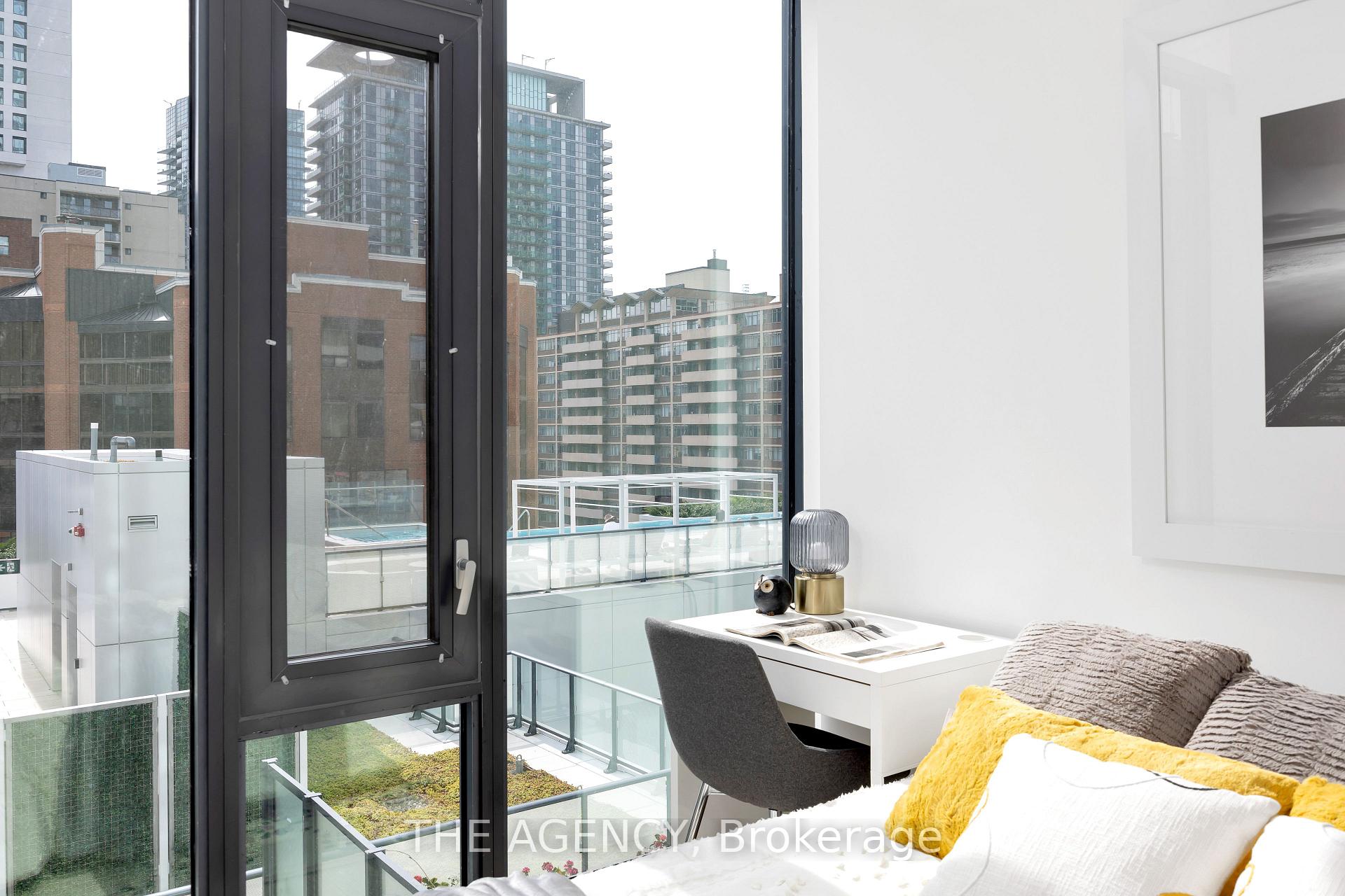 Photo 5 of Unit 804, 161 Roehampton Avenue, Toronto, Mount Pleasant East — HOMEH