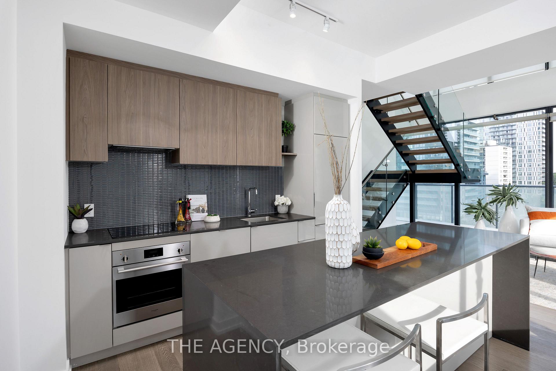 Photo 6 of Unit 804, 161 Roehampton Avenue, Toronto, Mount Pleasant East — HOMEH