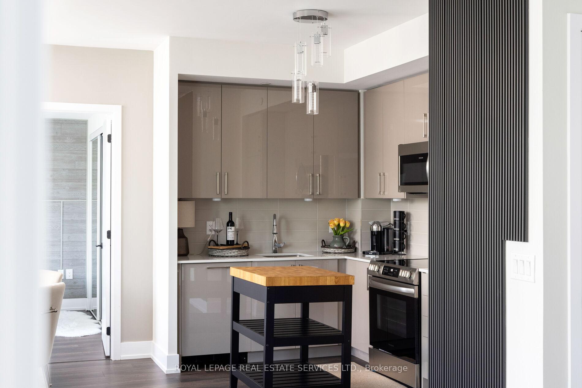 Photo 8 of Unit 720, 2450 Old Bronte Road, Oakville, Westmount — HOMEH