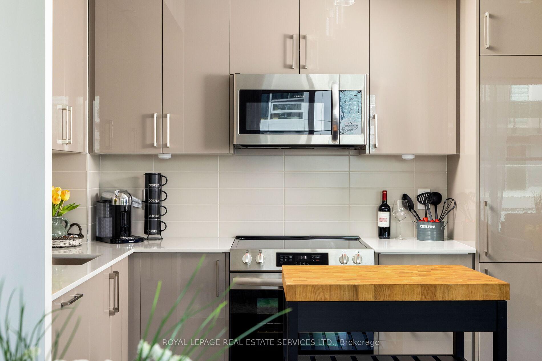 Photo 9 of Unit 720, 2450 Old Bronte Road, Oakville, Westmount — HOMEH