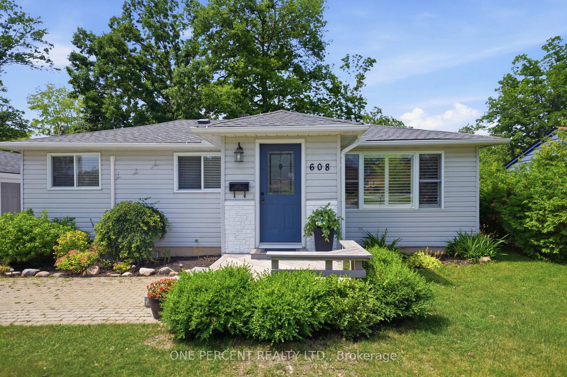 Photo 2 of 608 Broadview Avenue, Orillia — HOMEH