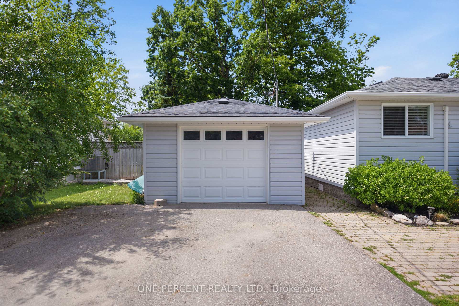 Photo 3 of 608 Broadview Avenue, Orillia — HOMEH