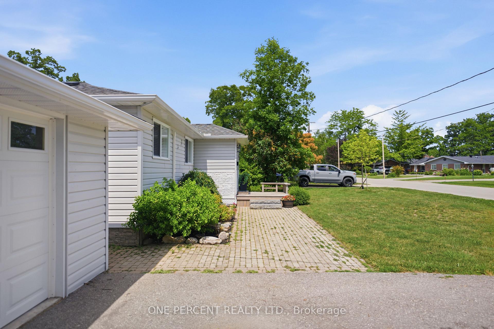 Photo 4 of 608 Broadview Avenue, Orillia — HOMEH