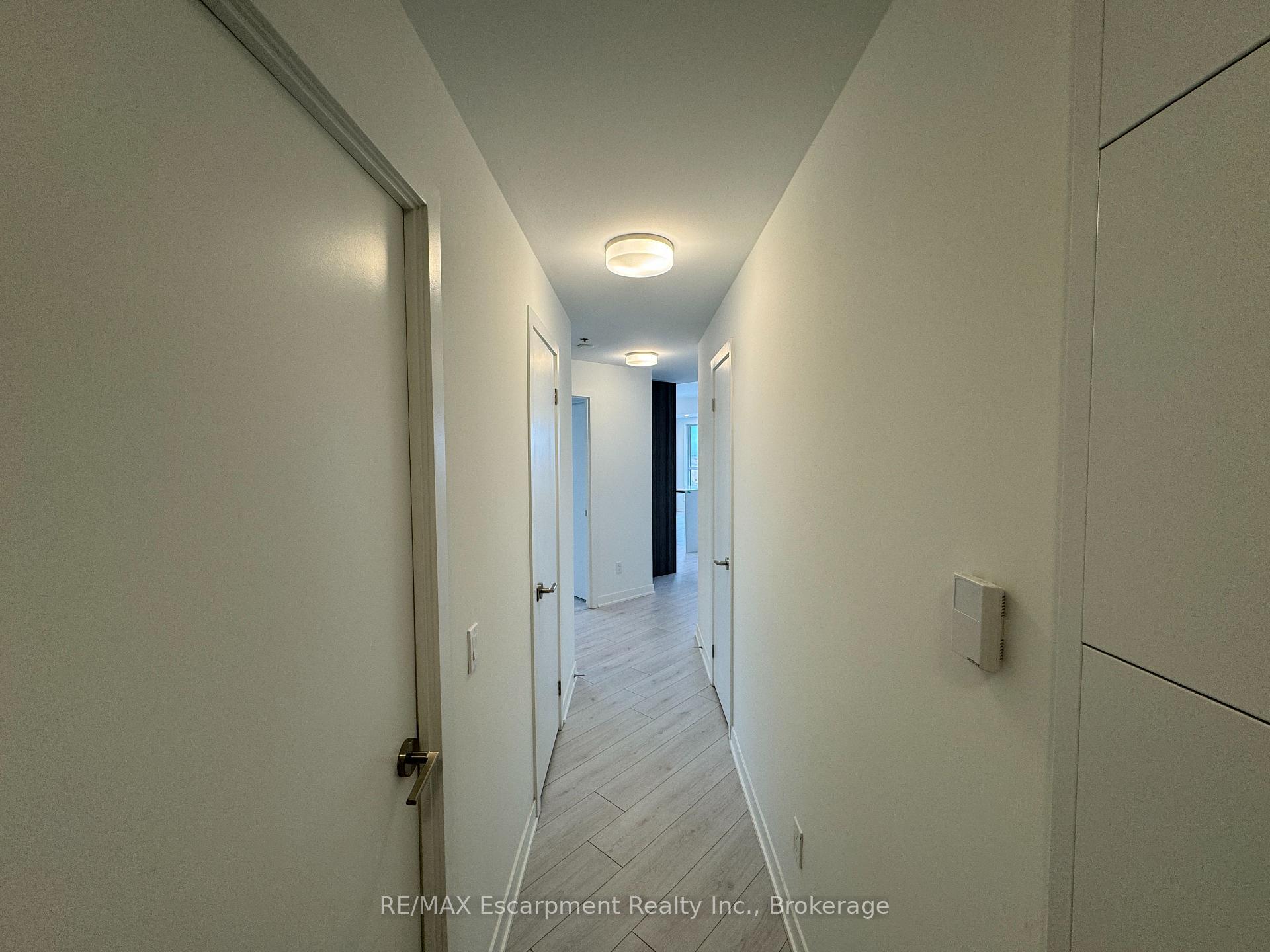 Photo 3 of Unit 721, 405 Dundas Street W, Oakville, Glenorchy — HOMEH