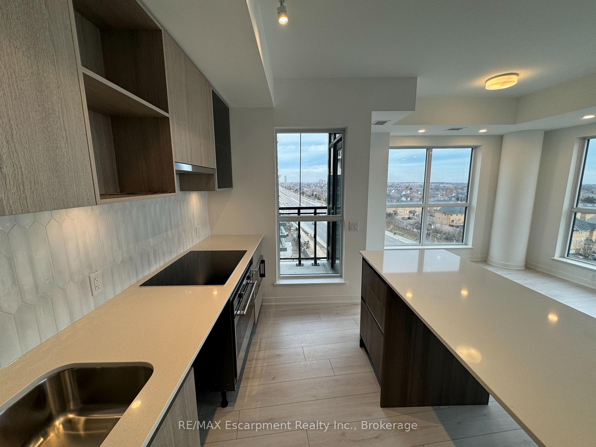 Photo 5 of Unit 721, 405 Dundas Street W, Oakville, Glenorchy — HOMEH