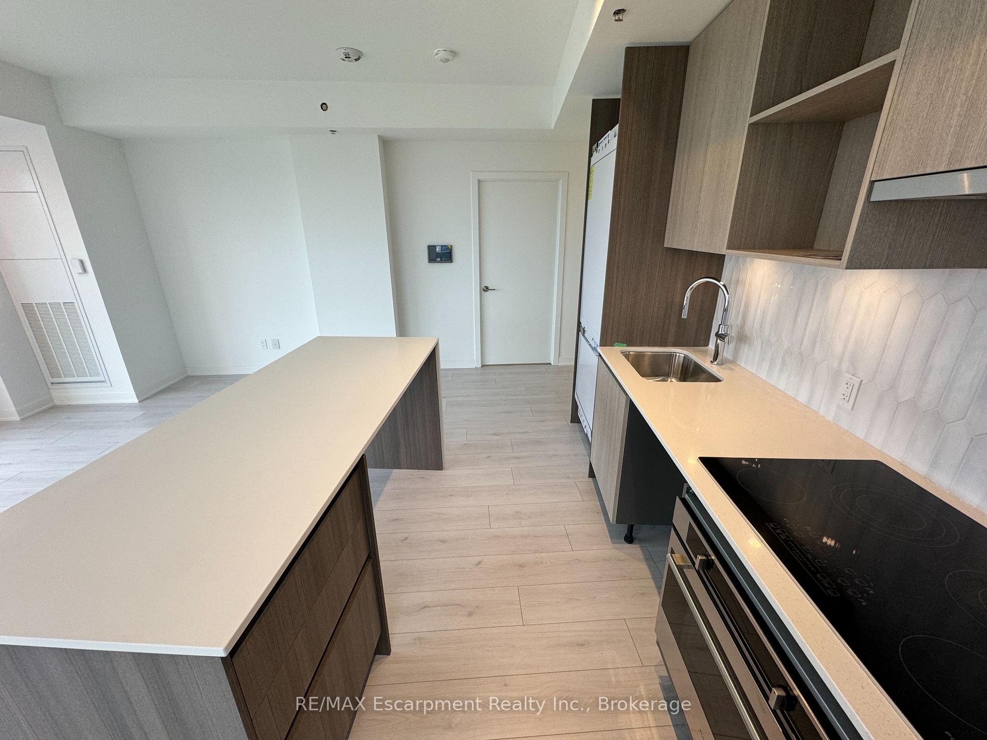 Photo 6 of Unit 721, 405 Dundas Street W, Oakville, Glenorchy — HOMEH