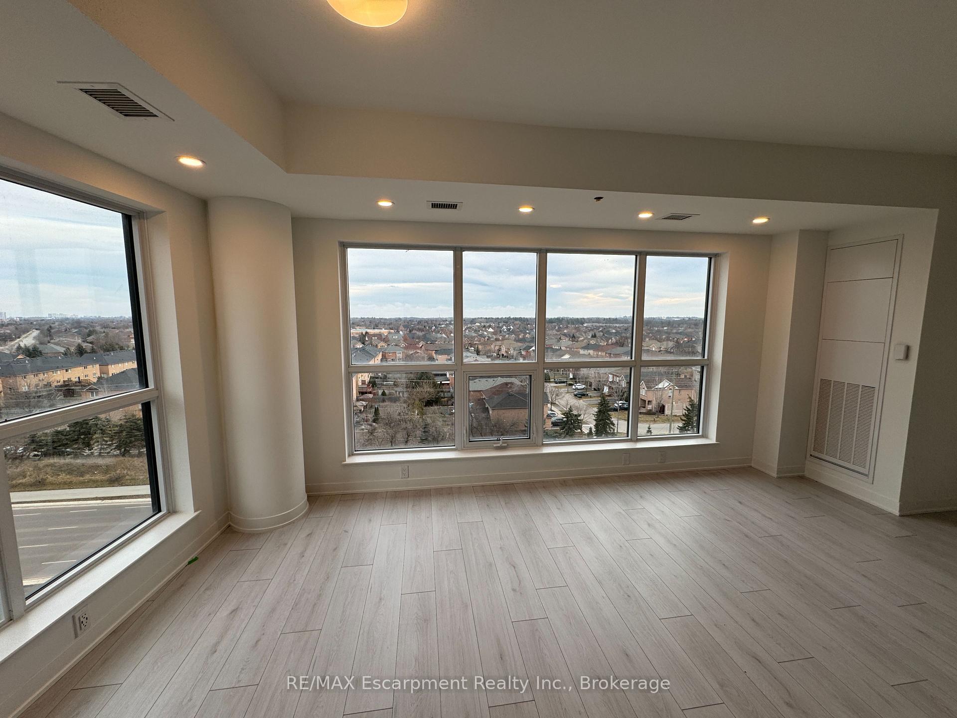Photo 9 of Unit 721, 405 Dundas Street W, Oakville, Glenorchy — HOMEH