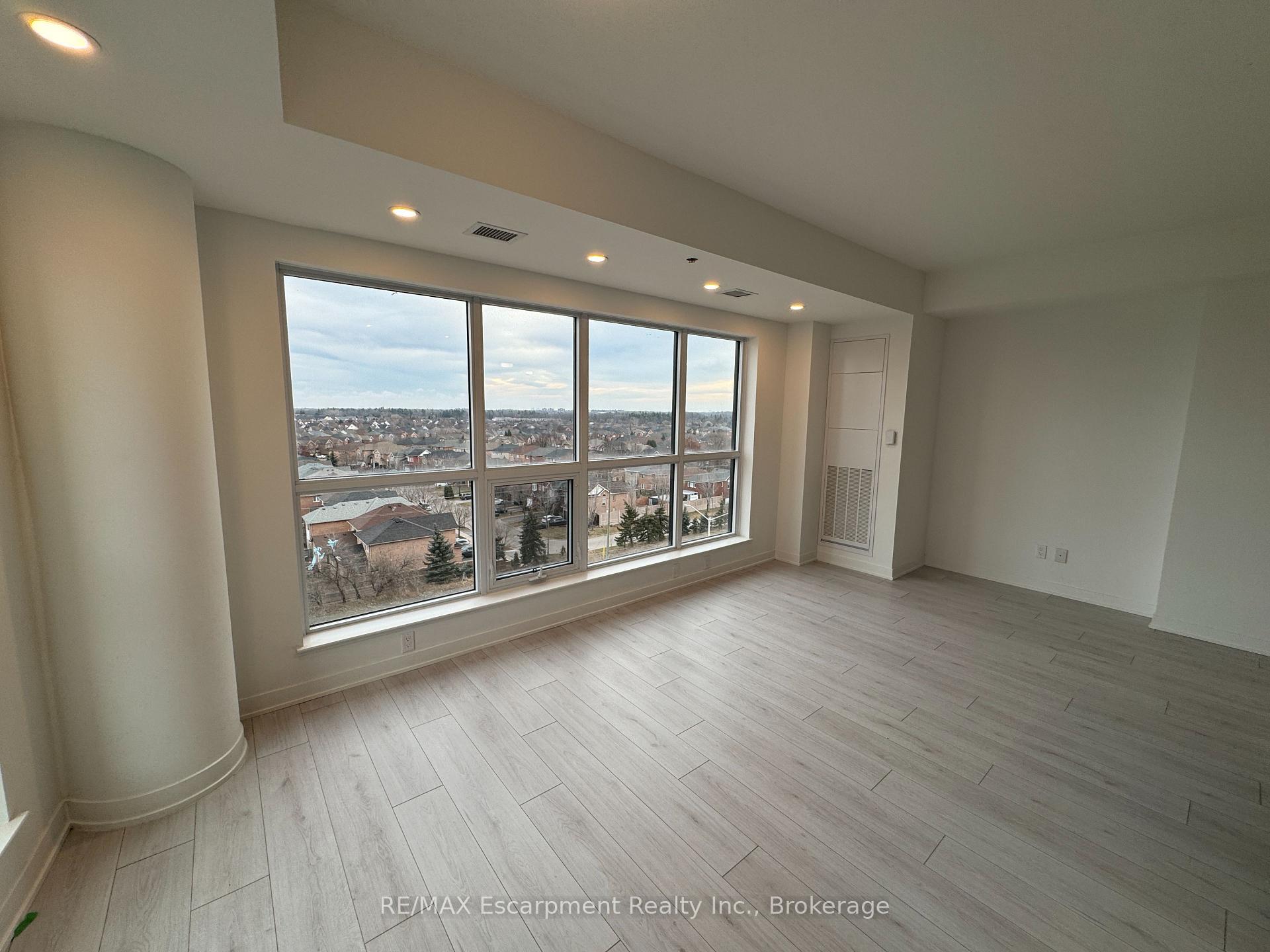 Photo 10 of Unit 721, 405 Dundas Street W, Oakville, Glenorchy — HOMEH