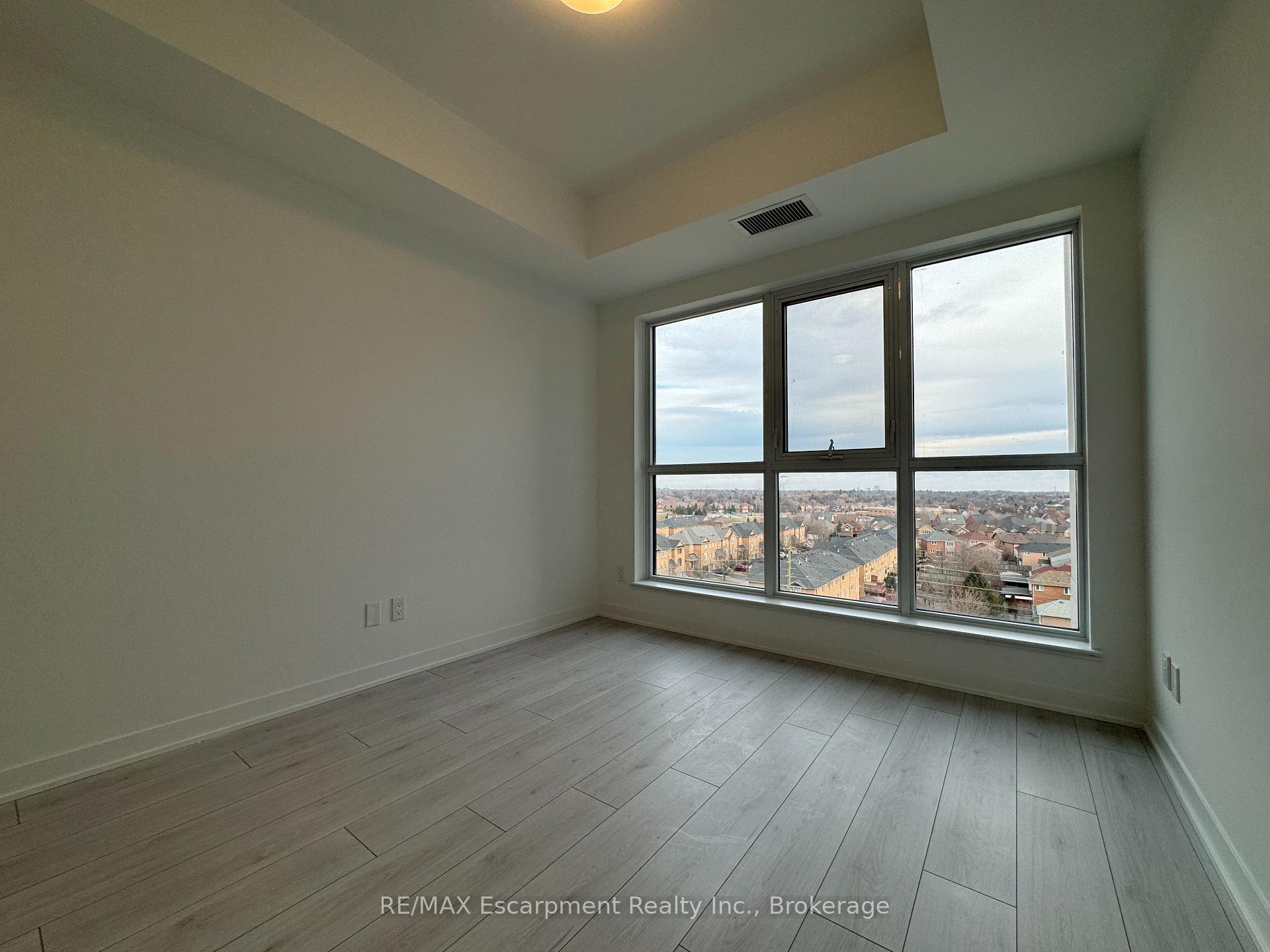 Photo 11 of Unit 721, 405 Dundas Street W, Oakville, Glenorchy — HOMEH