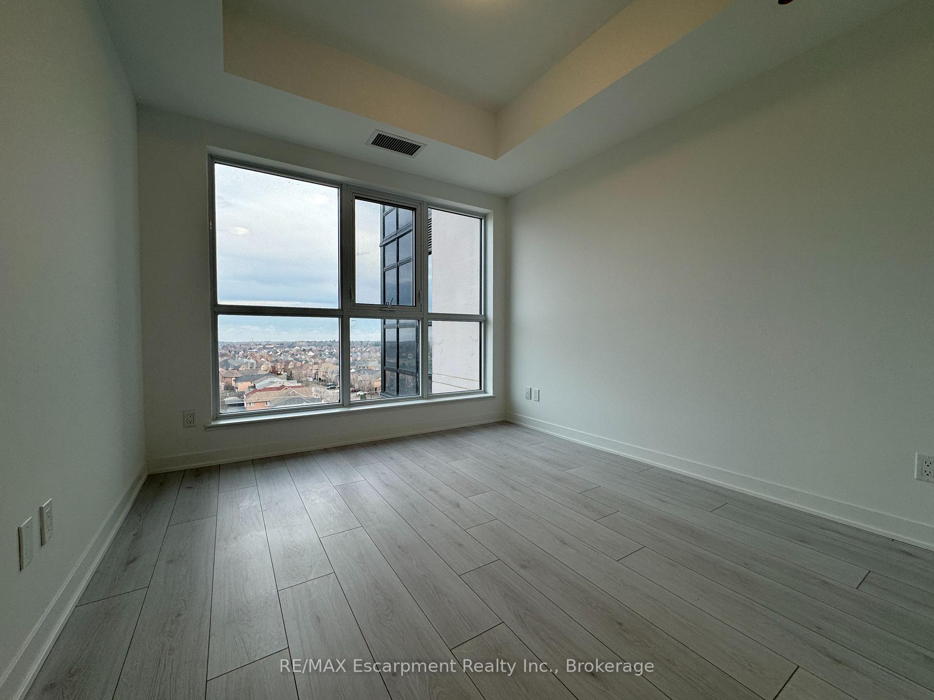 Photo 12 of Unit 721, 405 Dundas Street W, Oakville, Glenorchy — HOMEH