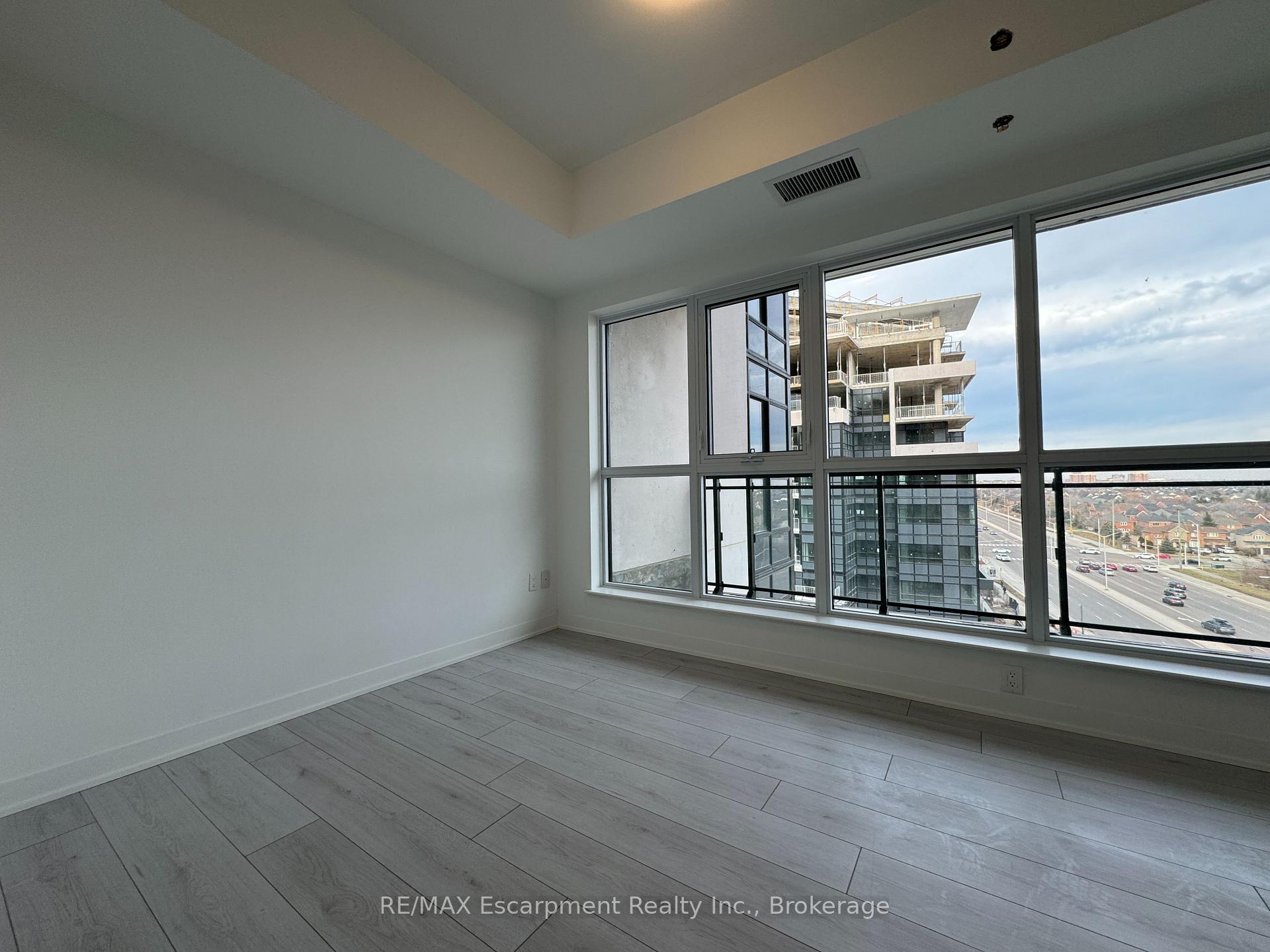 Photo 18 of Unit 721, 405 Dundas Street W, Oakville, Glenorchy — HOMEH