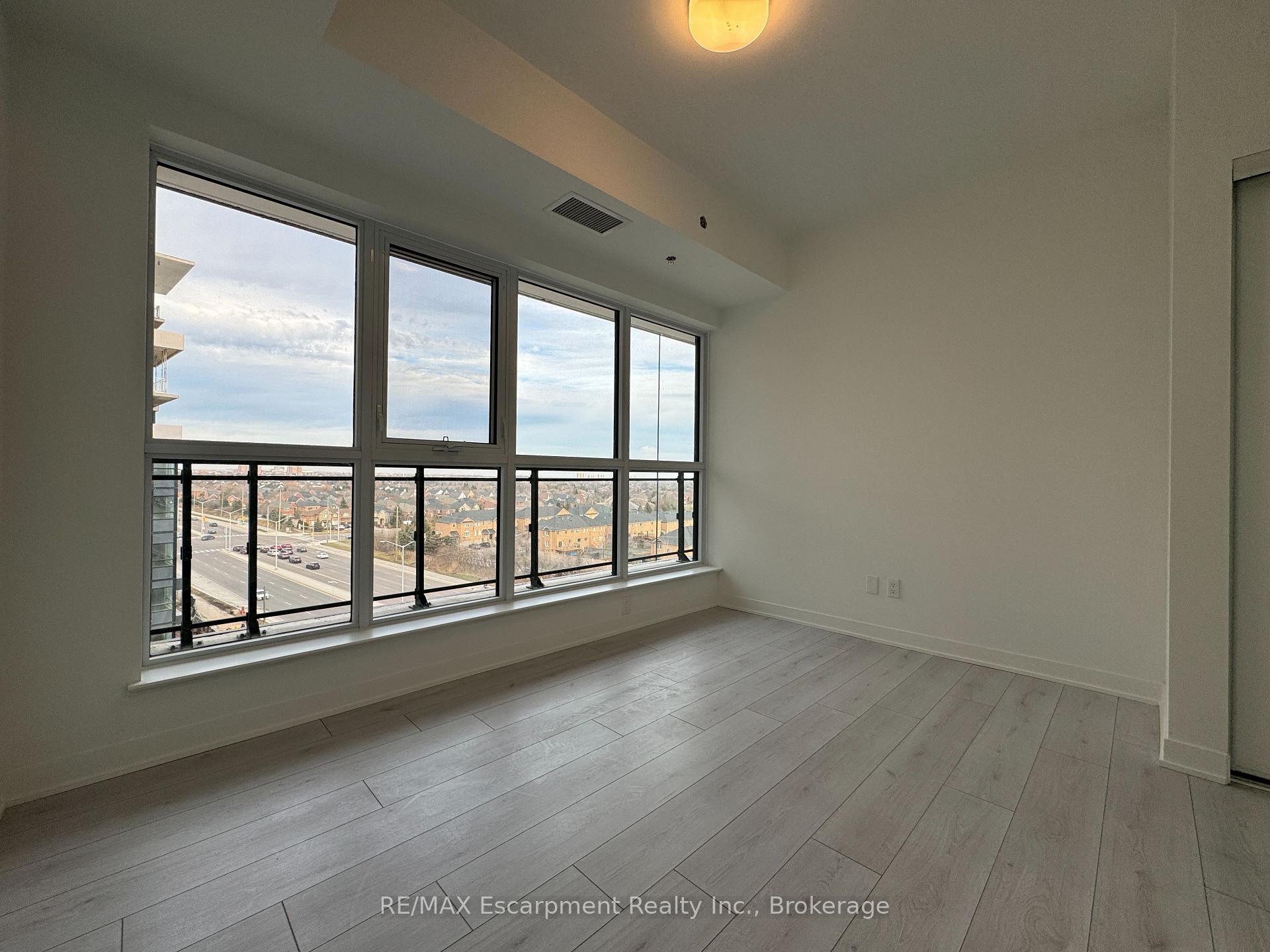 Photo 19 of Unit 721, 405 Dundas Street W, Oakville, Glenorchy — HOMEH