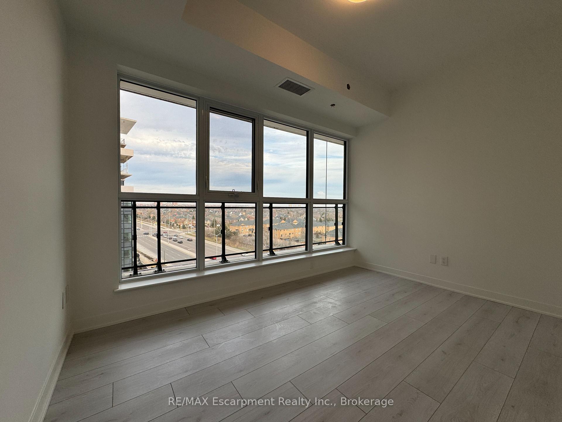 Photo 20 of Unit 721, 405 Dundas Street W, Oakville, Glenorchy — HOMEH