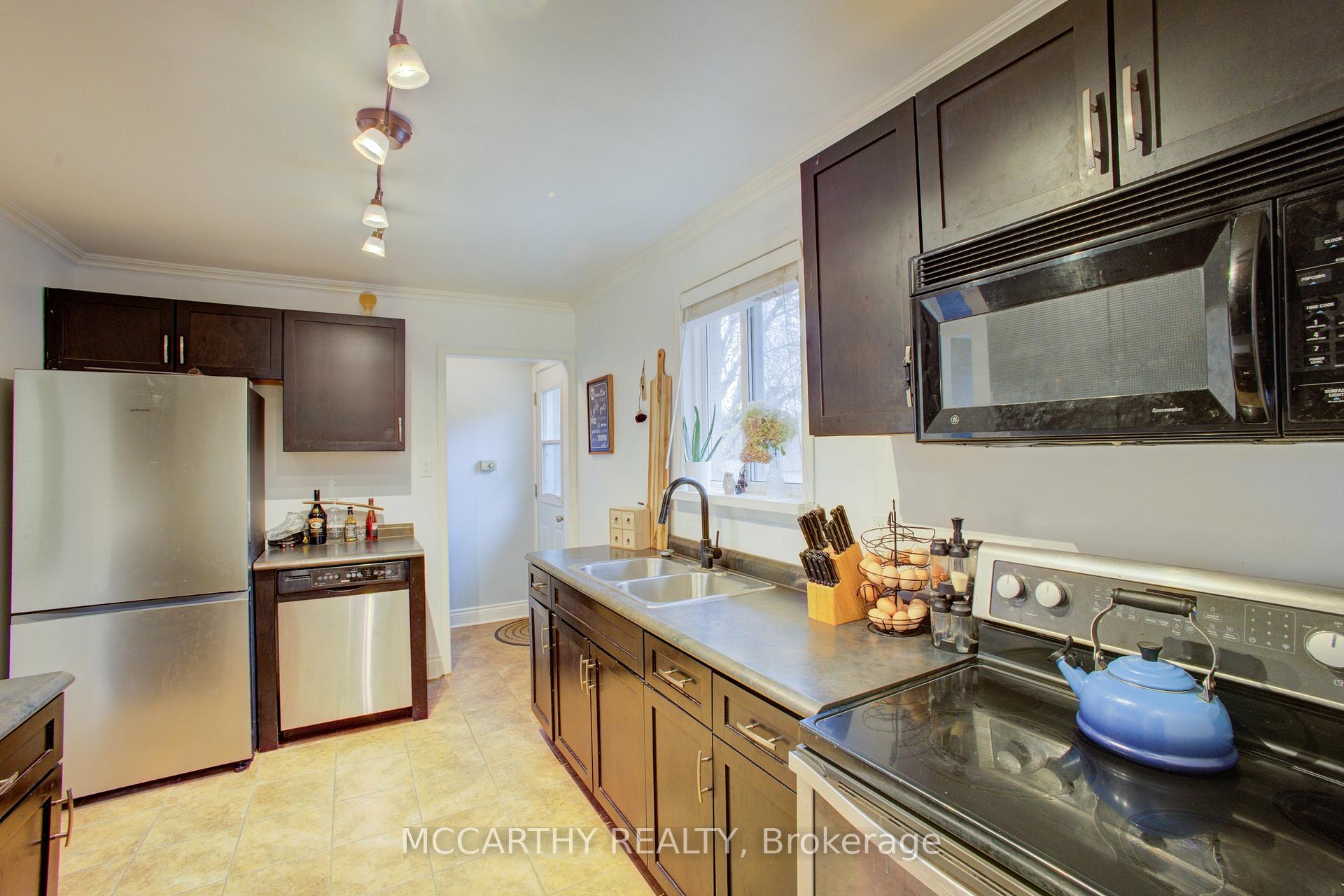 Photo 16 of 124 Muriel Street, Shelburne — HOMEH