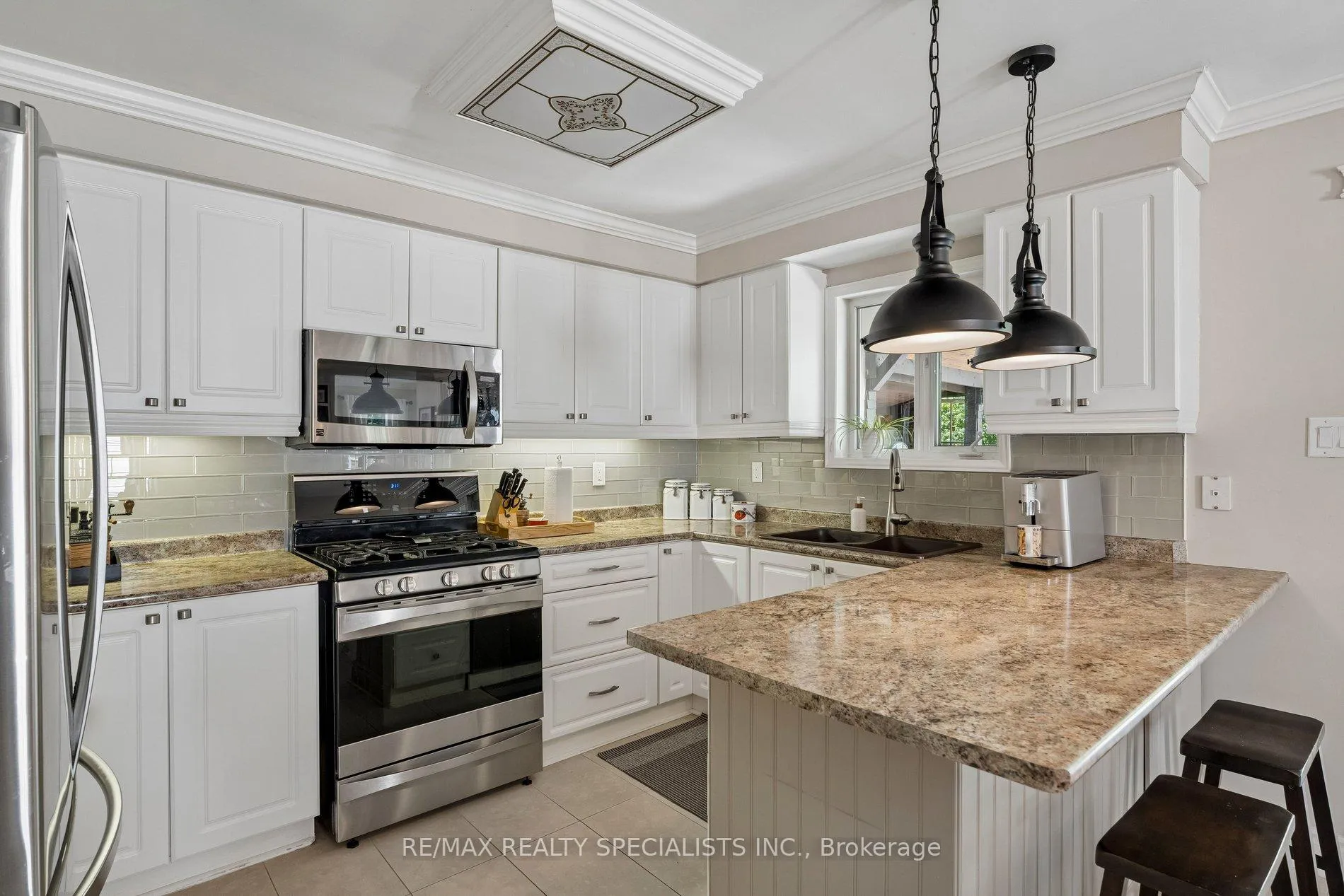 Photo 8 of 43 Bush Crescent, Wasaga Beach — HOMEH