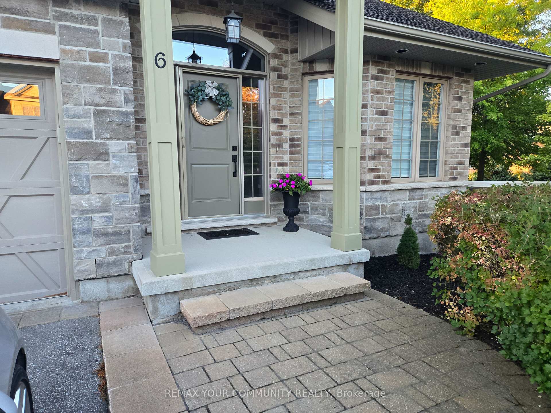 Photo 2 of Unit 6, 10 Reddington Drive, Caledon, Rural Caledon — HOMEH