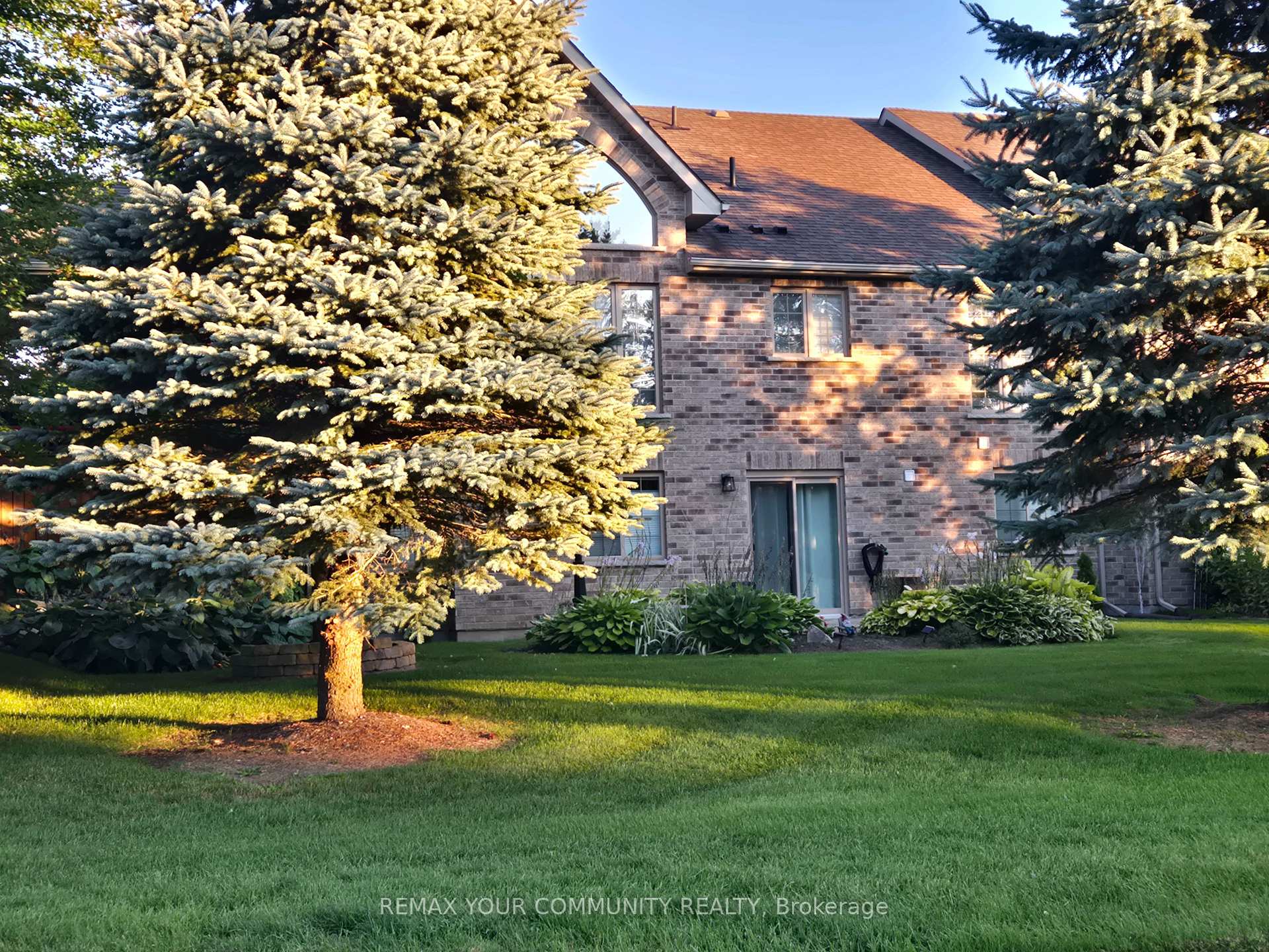Photo 3 of Unit 6, 10 Reddington Drive, Caledon, Rural Caledon — HOMEH