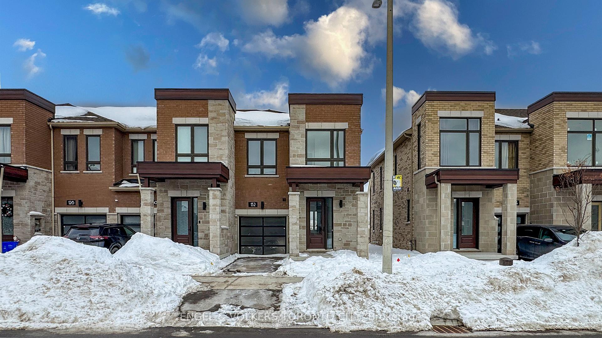 Photo 2 of 132 Mumbai Drive, Markham, Middlefield — HOMEH