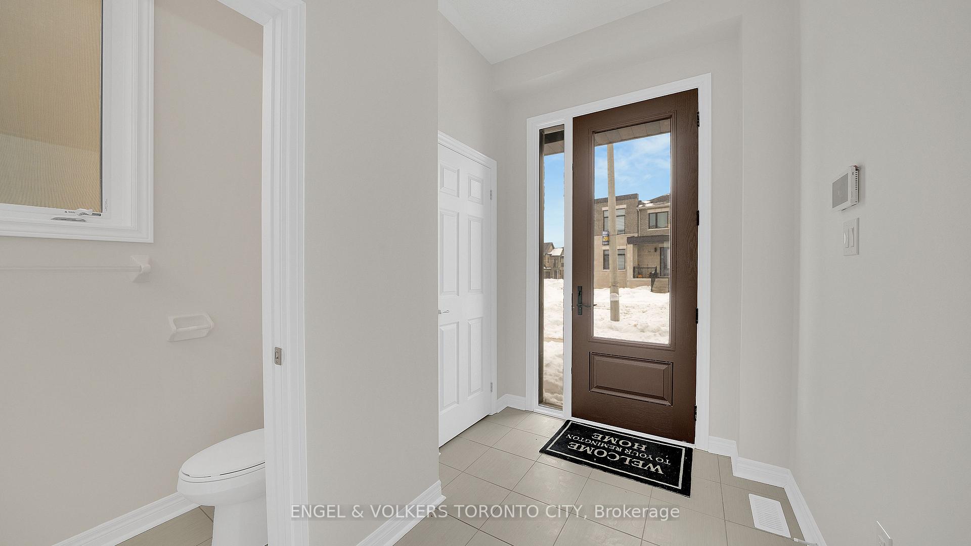Photo 3 of 132 Mumbai Drive, Markham, Middlefield — HOMEH