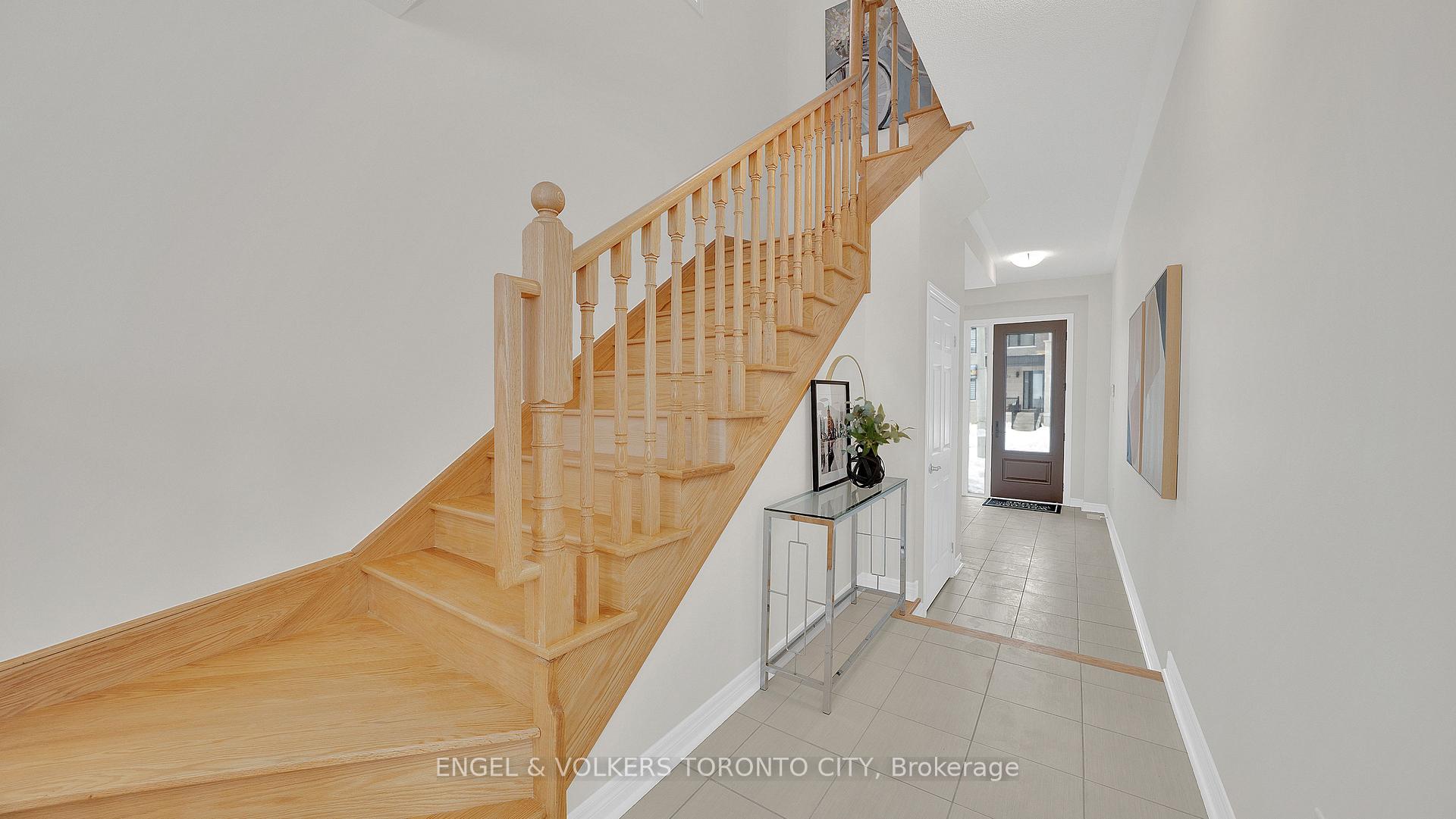 Photo 5 of 132 Mumbai Drive, Markham, Middlefield — HOMEH