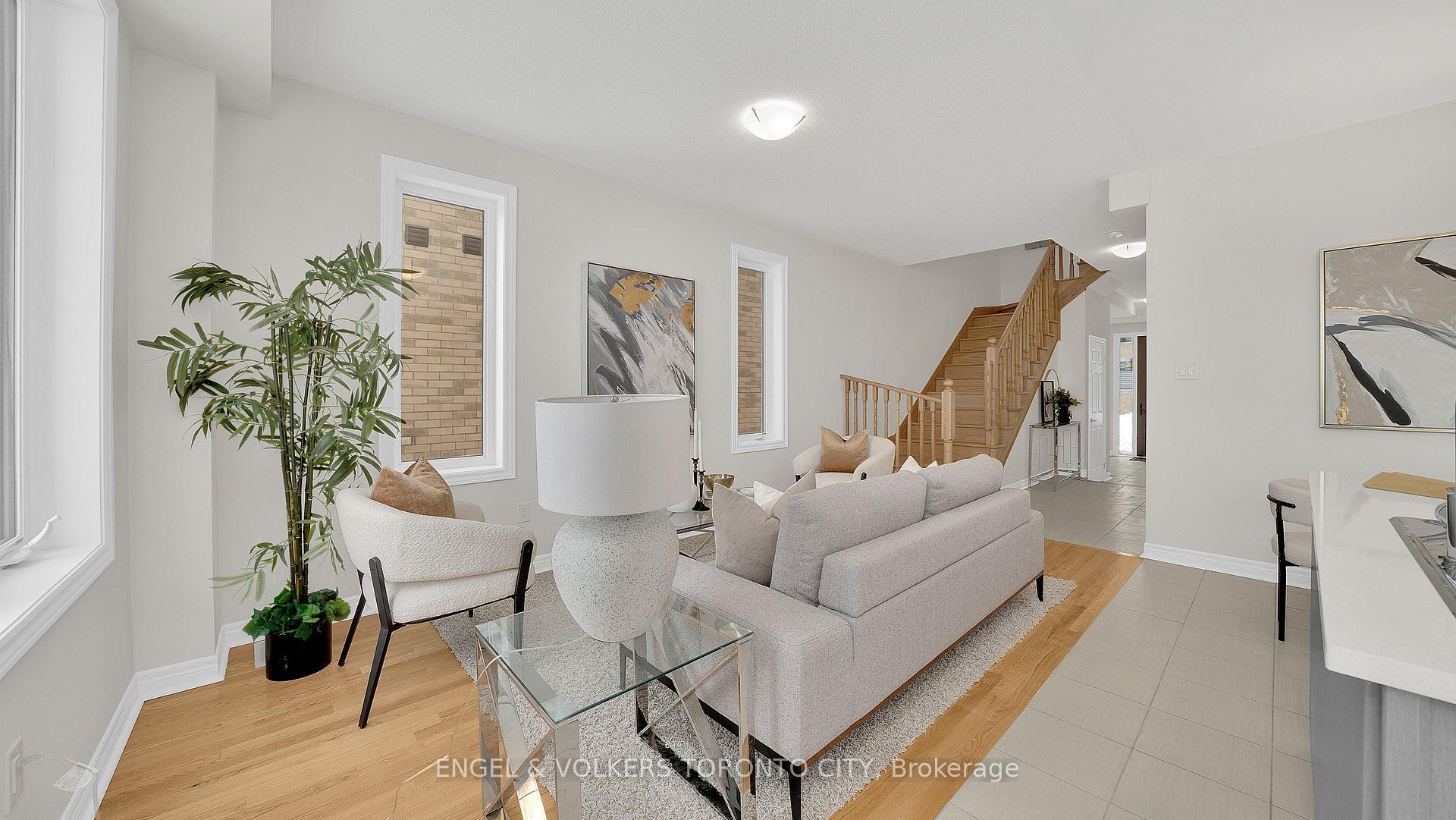 Photo 10 of 132 Mumbai Drive, Markham, Middlefield — HOMEH
