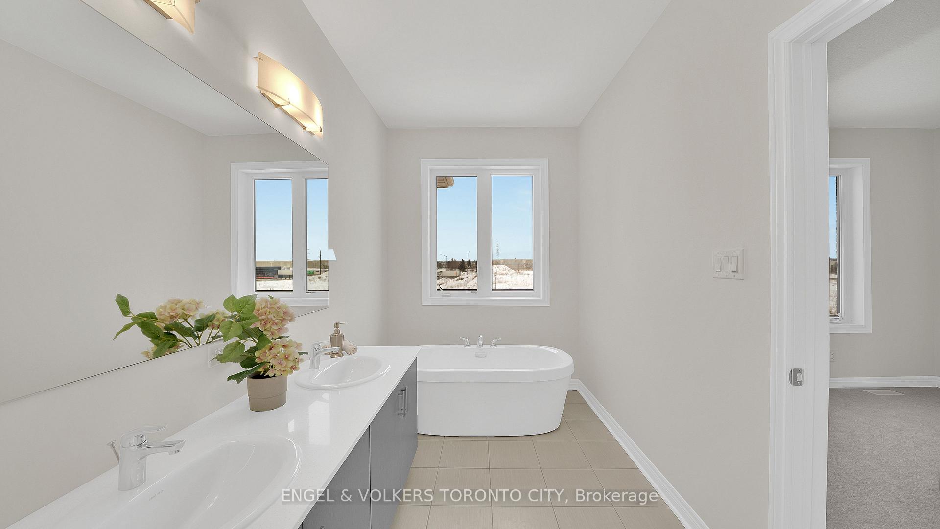Photo 15 of 132 Mumbai Drive, Markham, Middlefield — HOMEH