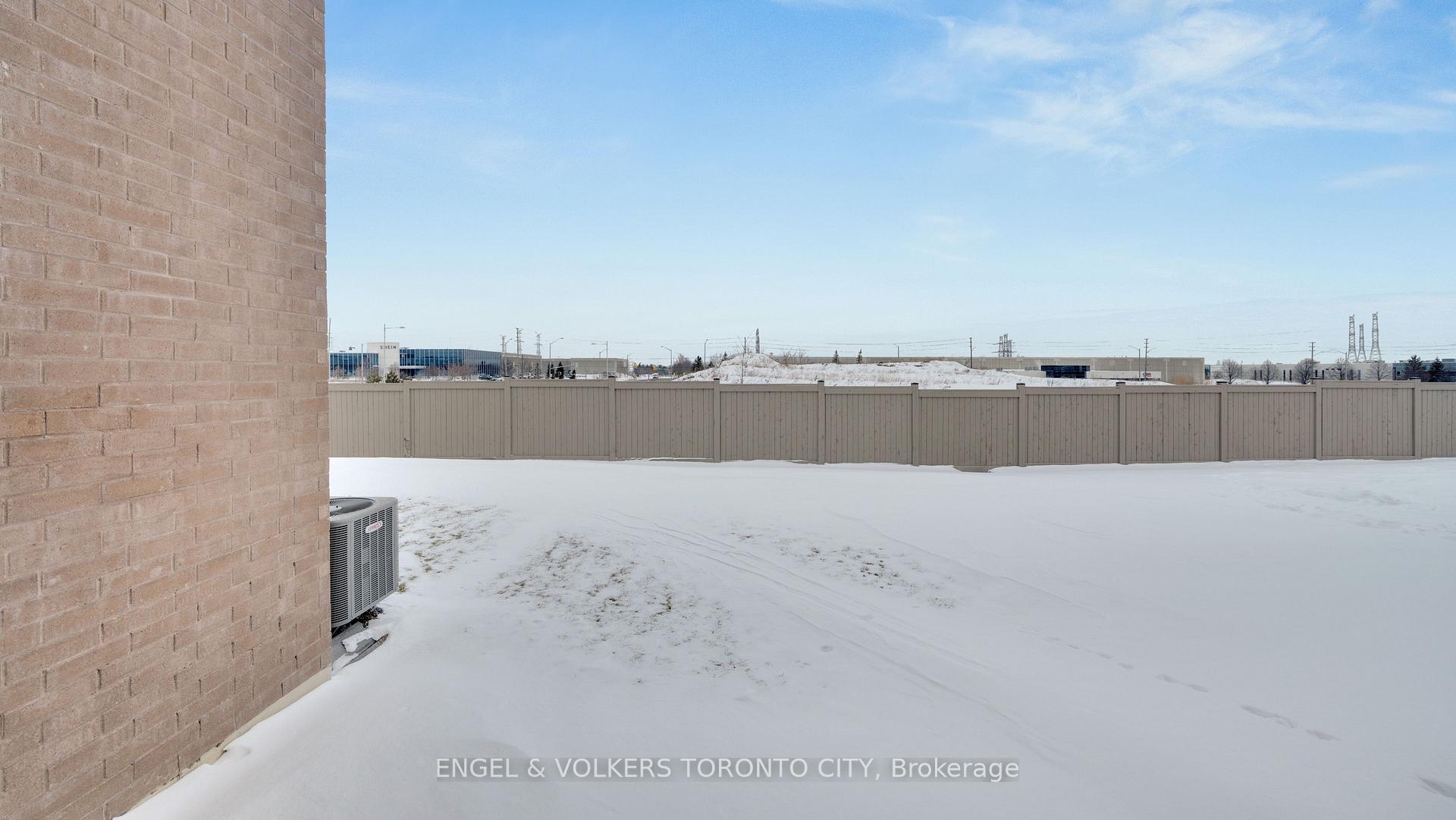 Photo 24 of 132 Mumbai Drive, Markham, Middlefield — HOMEH