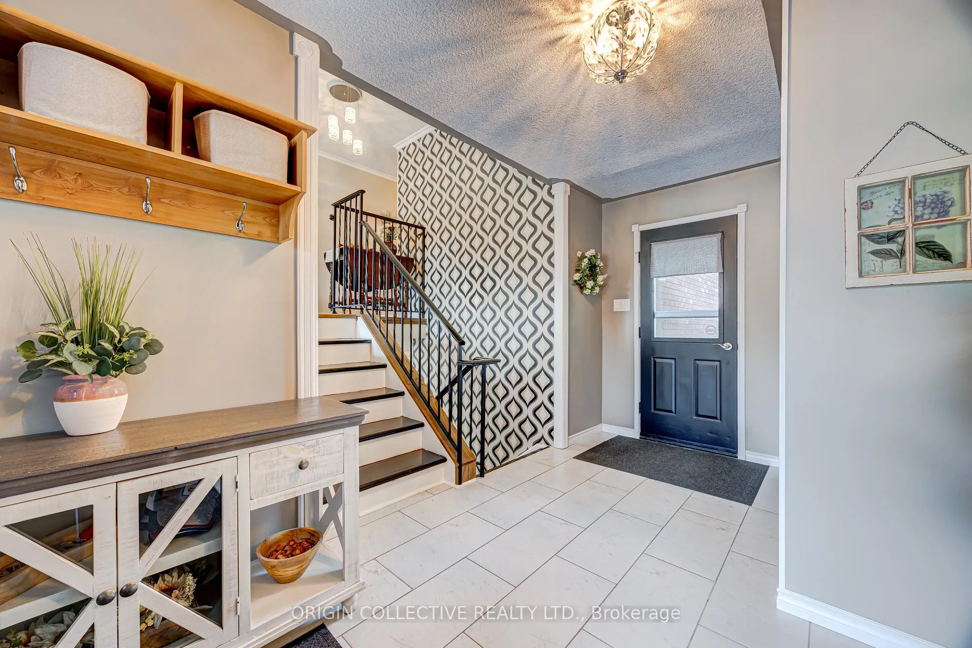 Photo 3 of 444 William Street, Midland — HOMEH