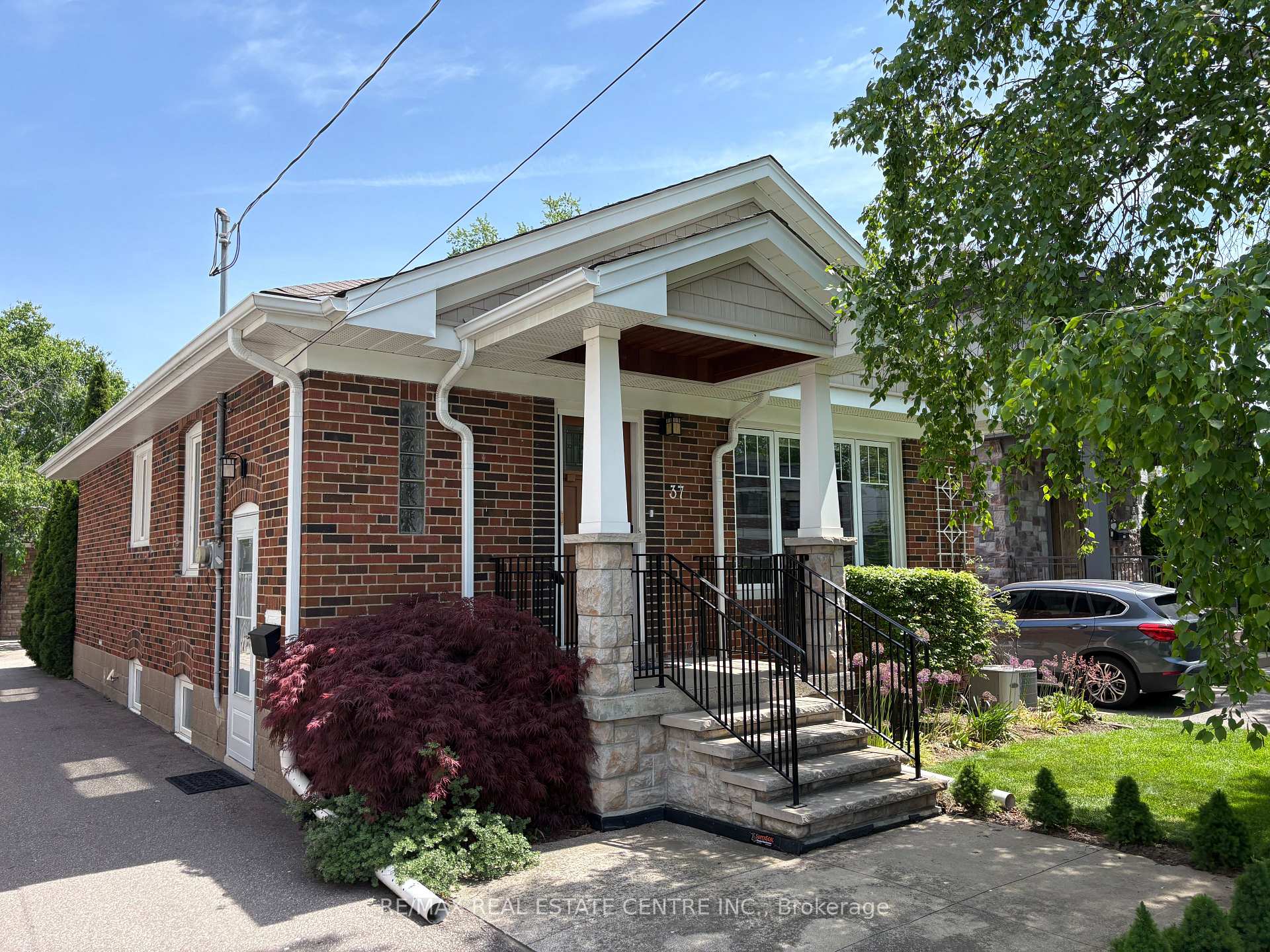 Photo 1 of 37 Maple Avenue N, Mississauga, Port Credit — HOMEH