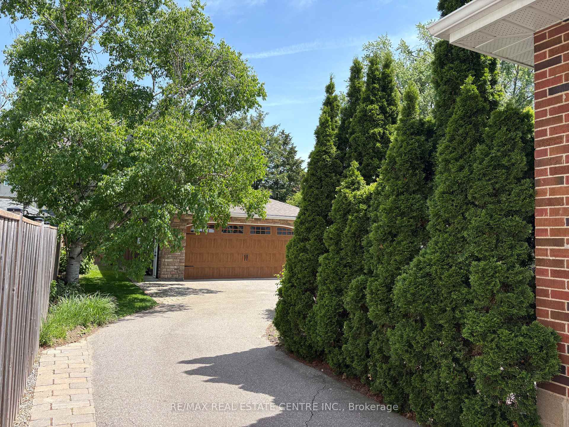 Photo 7 of 37 Maple Avenue N, Mississauga, Port Credit — HOMEH