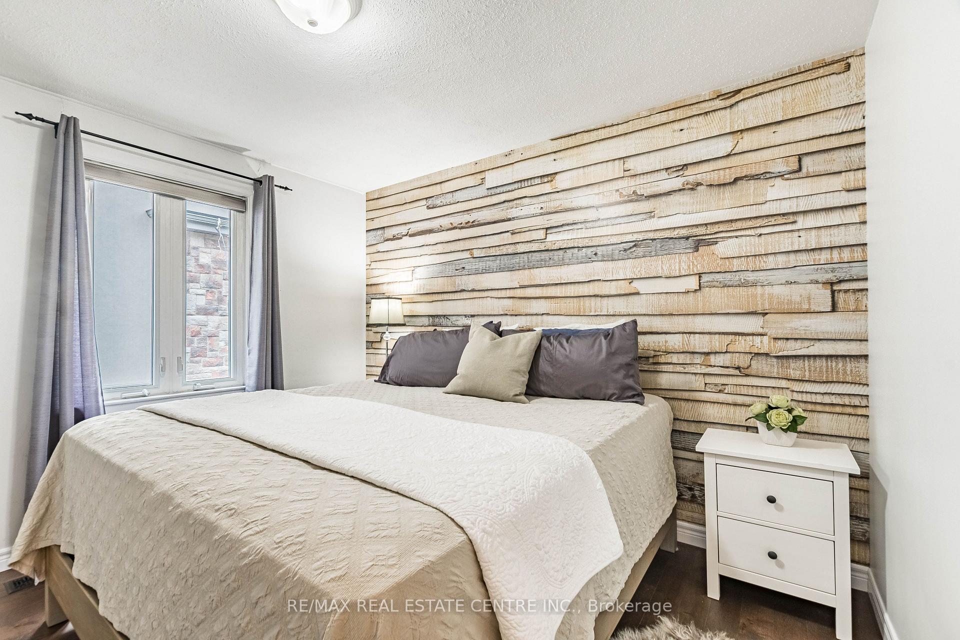 Photo 15 of 37 Maple Avenue N, Mississauga, Port Credit — HOMEH