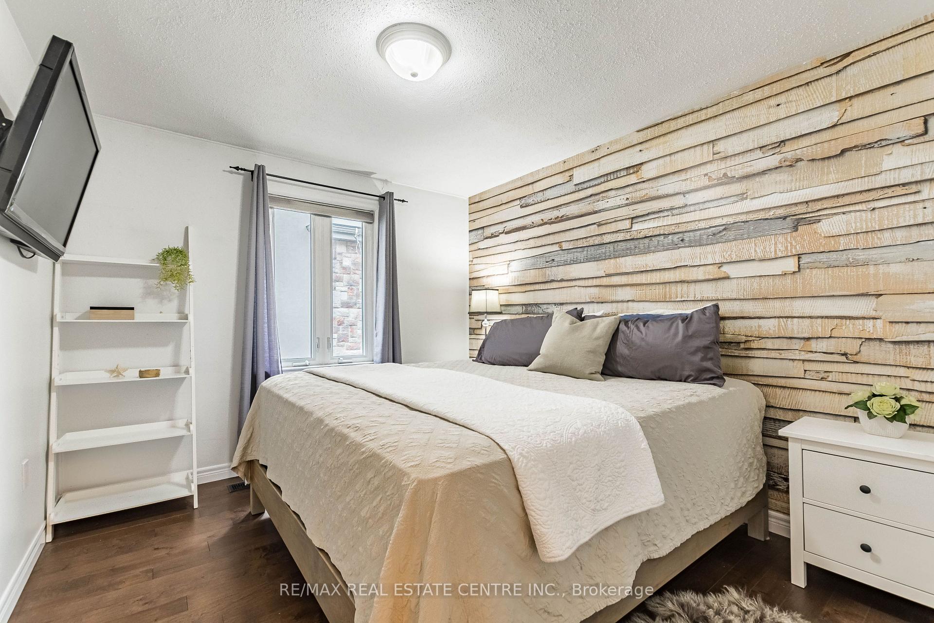 Photo 16 of 37 Maple Avenue N, Mississauga, Port Credit — HOMEH