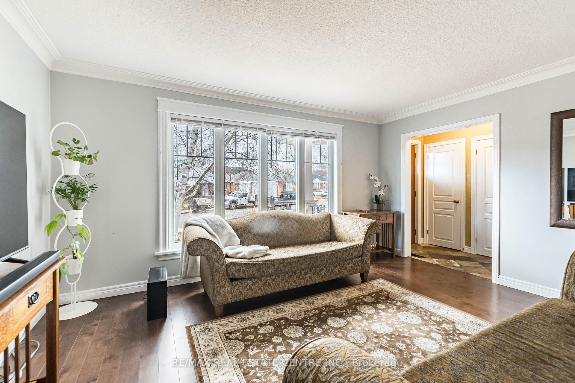 Photo 17 of 37 Maple Avenue N, Mississauga, Port Credit — HOMEH