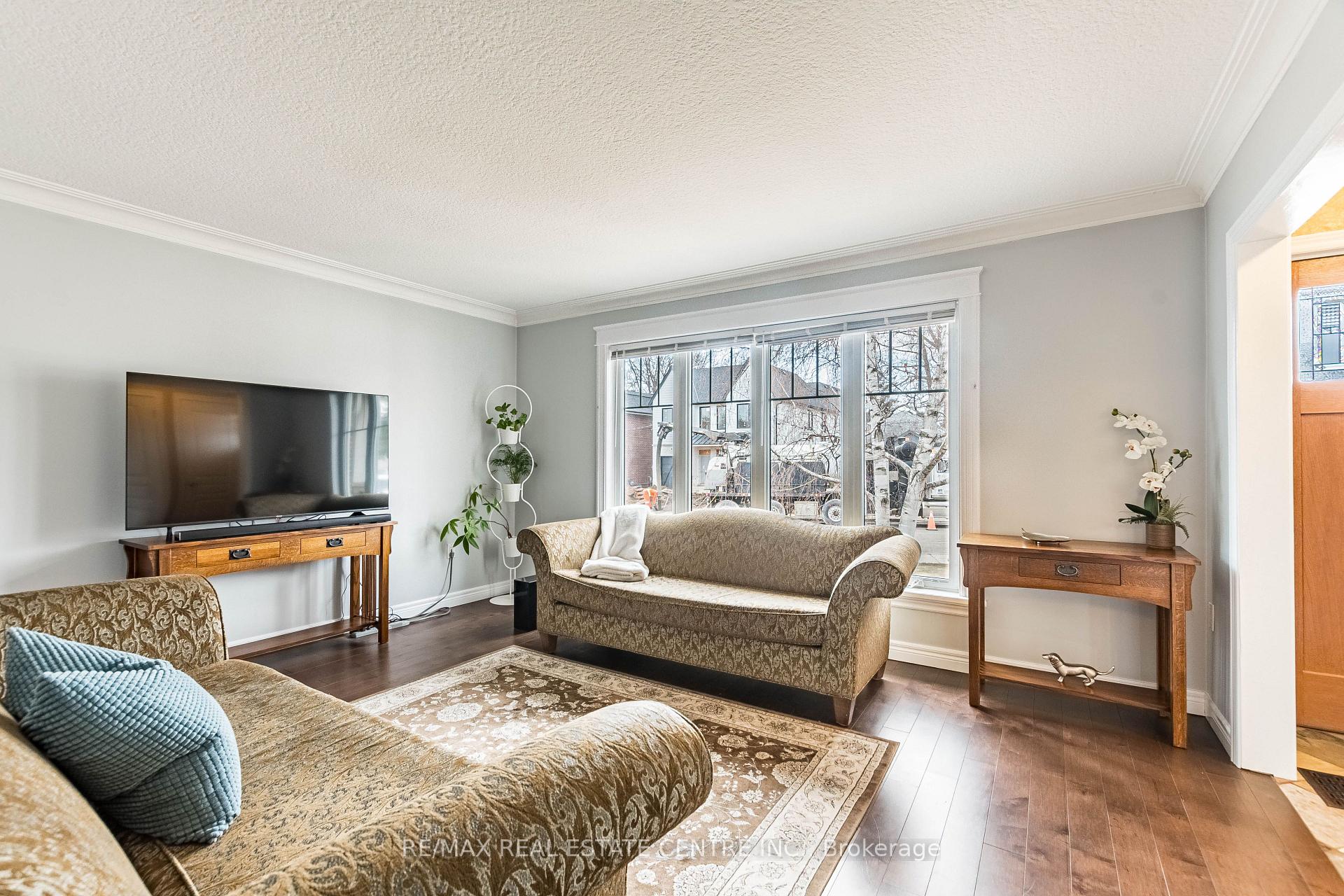 Photo 18 of 37 Maple Avenue N, Mississauga, Port Credit — HOMEH