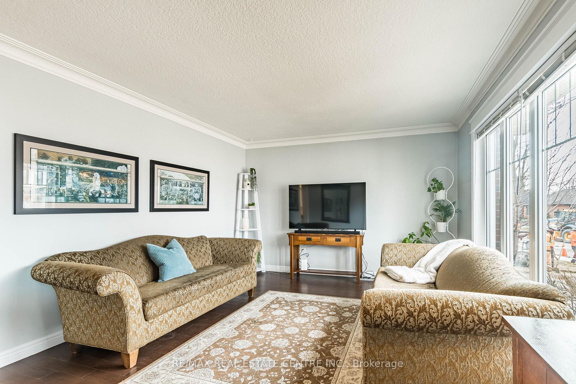 Photo 19 of 37 Maple Avenue N, Mississauga, Port Credit — HOMEH