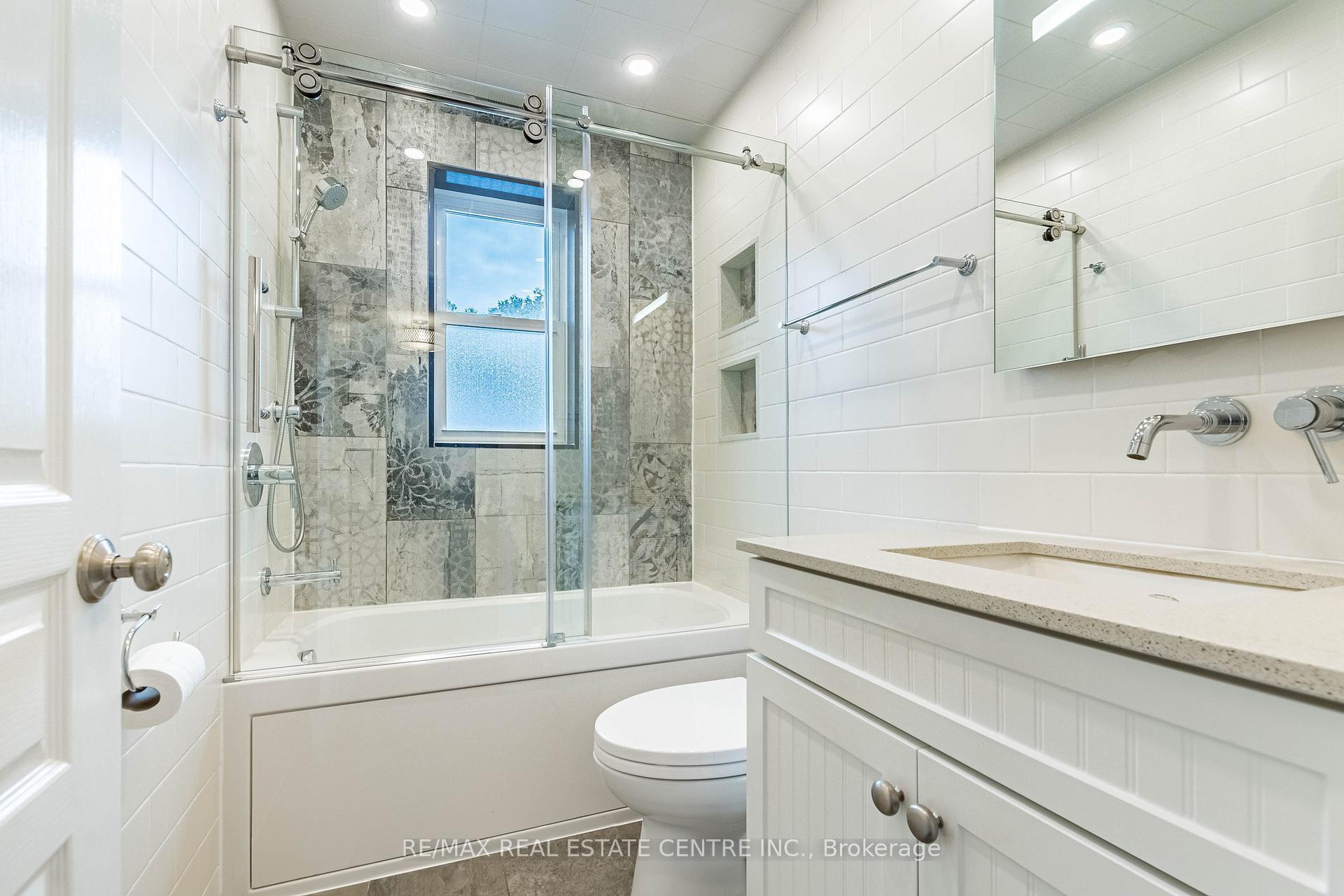 Photo 22 of 37 Maple Avenue N, Mississauga, Port Credit — HOMEH