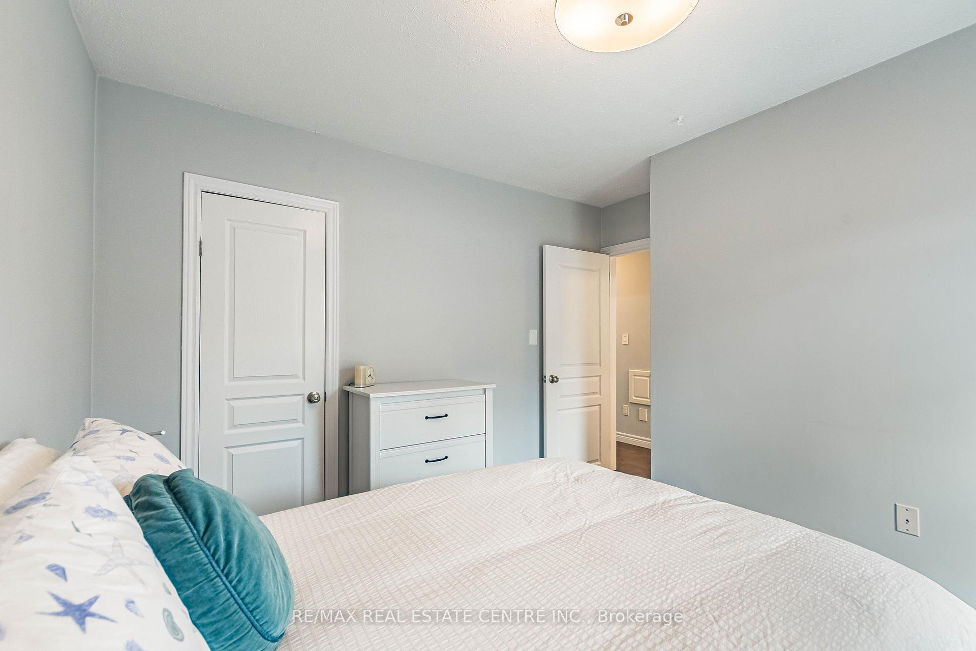 Photo 28 of 37 Maple Avenue N, Mississauga, Port Credit — HOMEH