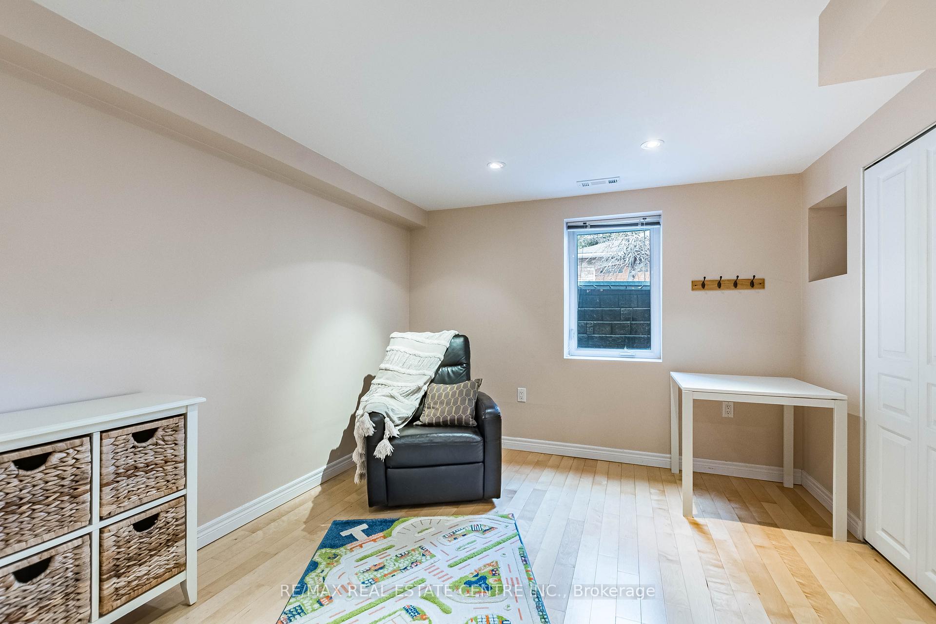 Photo 30 of 37 Maple Avenue N, Mississauga, Port Credit — HOMEH